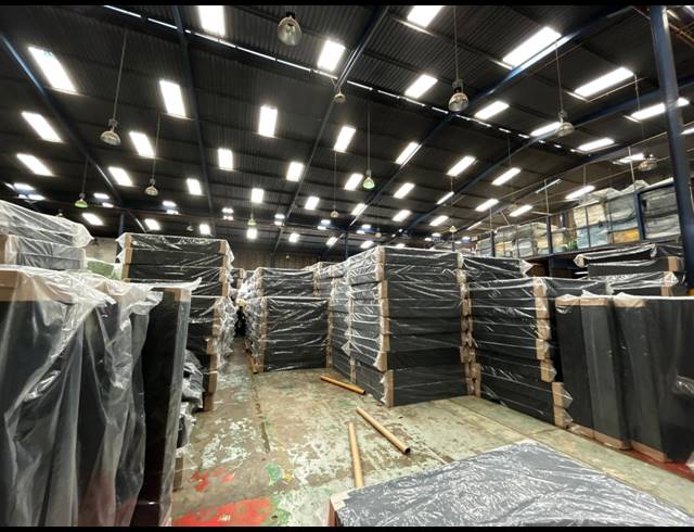 2,900M² WAREHOUSE TO LET IN KEW